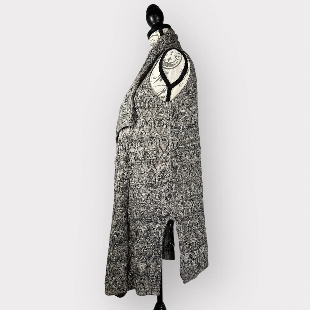 Artisan NY, Sleeveless Cardigan, Size Small